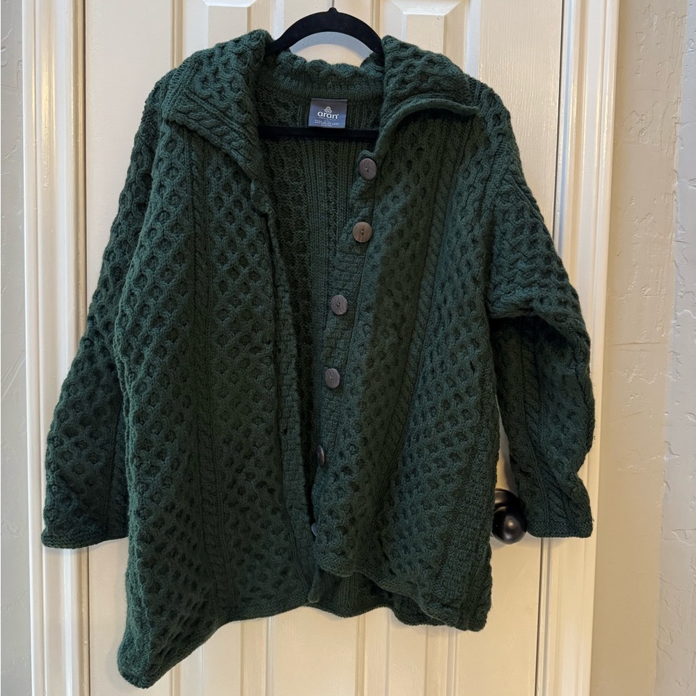 Reposhed - Olive Green Women's Cardigan Sweater